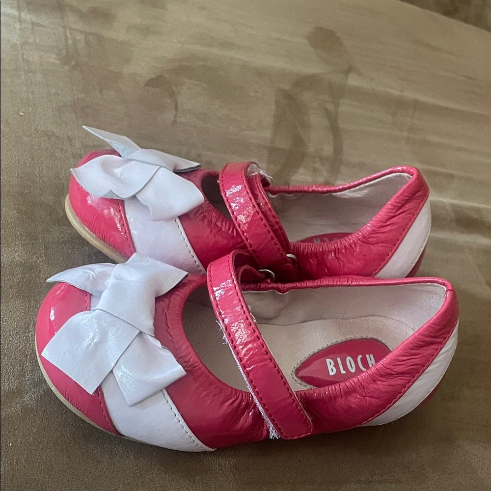 Bloch Pink and White Kids Ballet Flats size 23 little kids vero curio